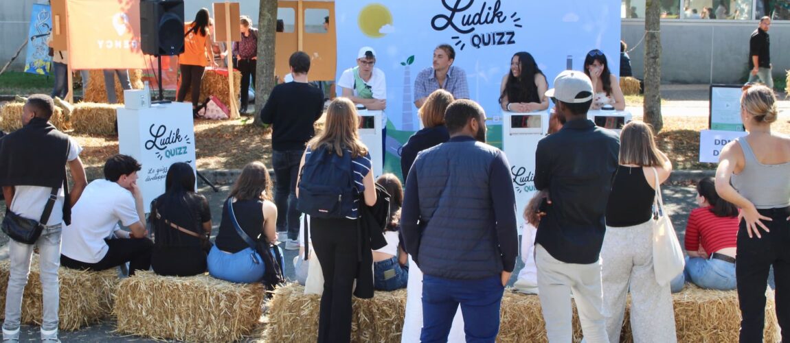 Animation de Ludik Énergie sensibilisant les étudiants à l'impact énergétique du numérique, avec des conseils pour adopter des pratiques plus durables.