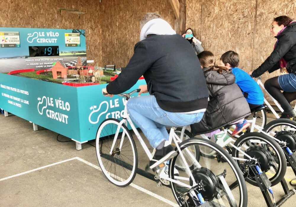 Vélo circuit en famille