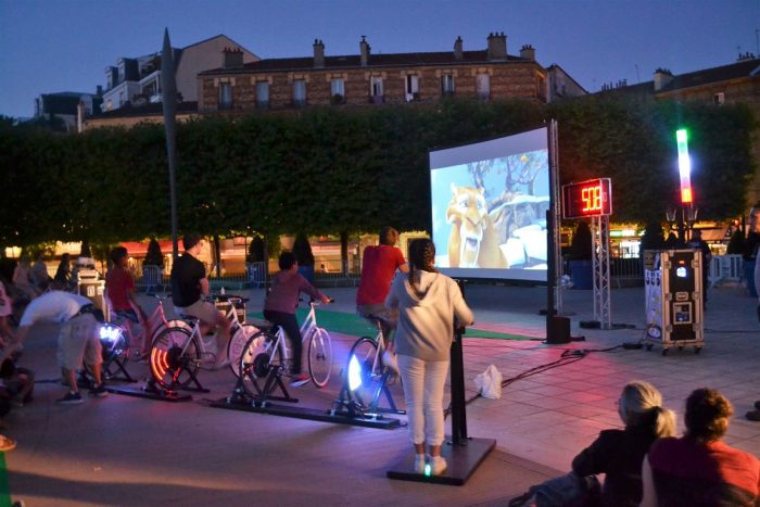 Projection vélo cinéma en plein air