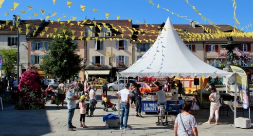 Une animation sur un village tour de france avec du public